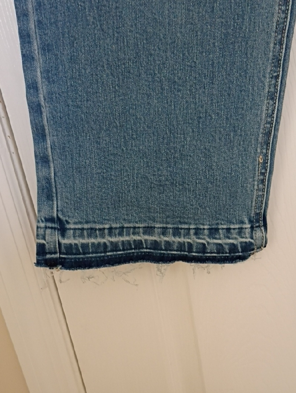 Kut from the Kloth Light Blue Jeans with Raw Hem - Picture 2 of 11